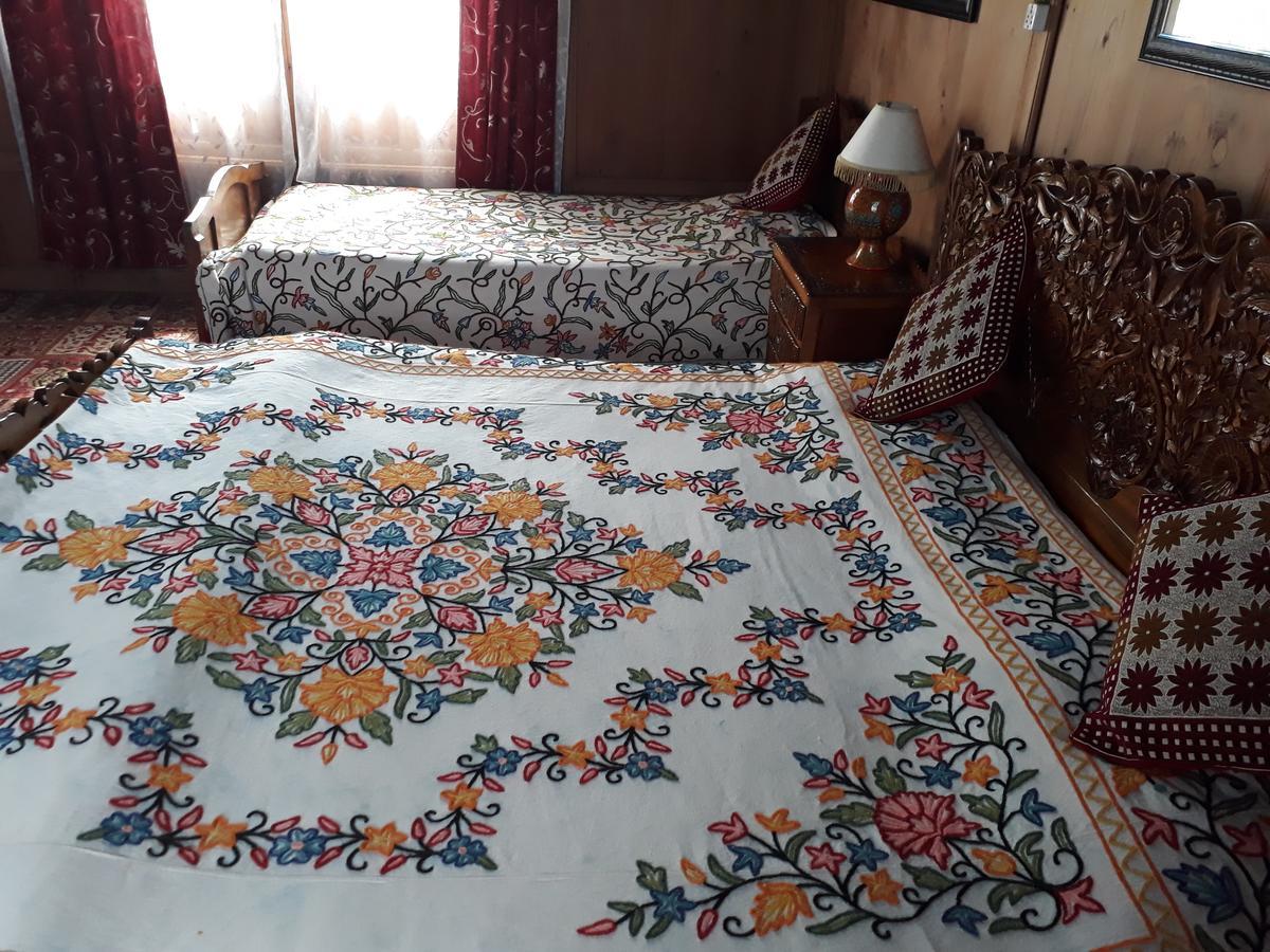 Heritage Geneva House Boat Srīnagar 외부 사진