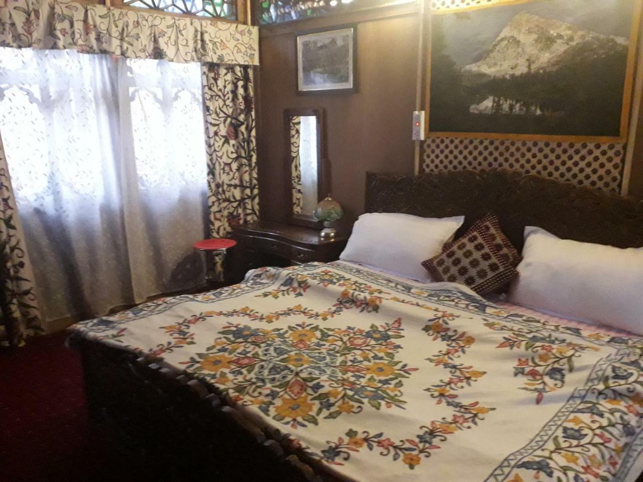 Heritage Geneva House Boat Srīnagar 외부 사진