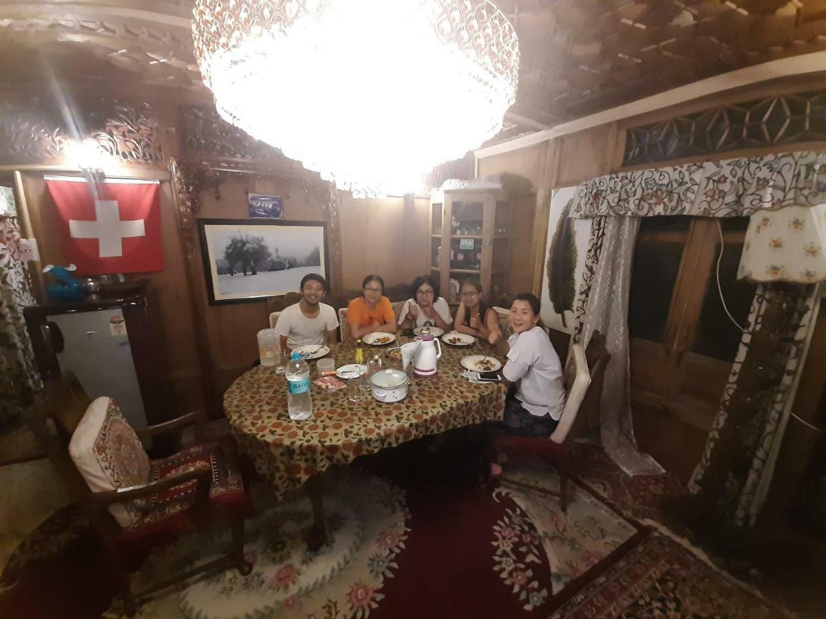 Heritage Geneva House Boat Srīnagar 외부 사진